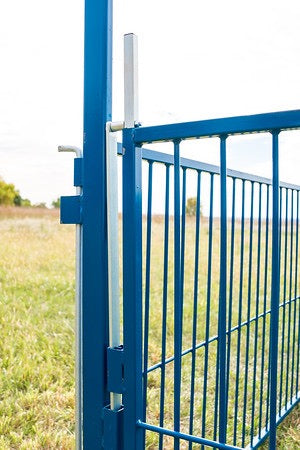 Barn system used for hoof trimming, sorting and controlled livestock movement