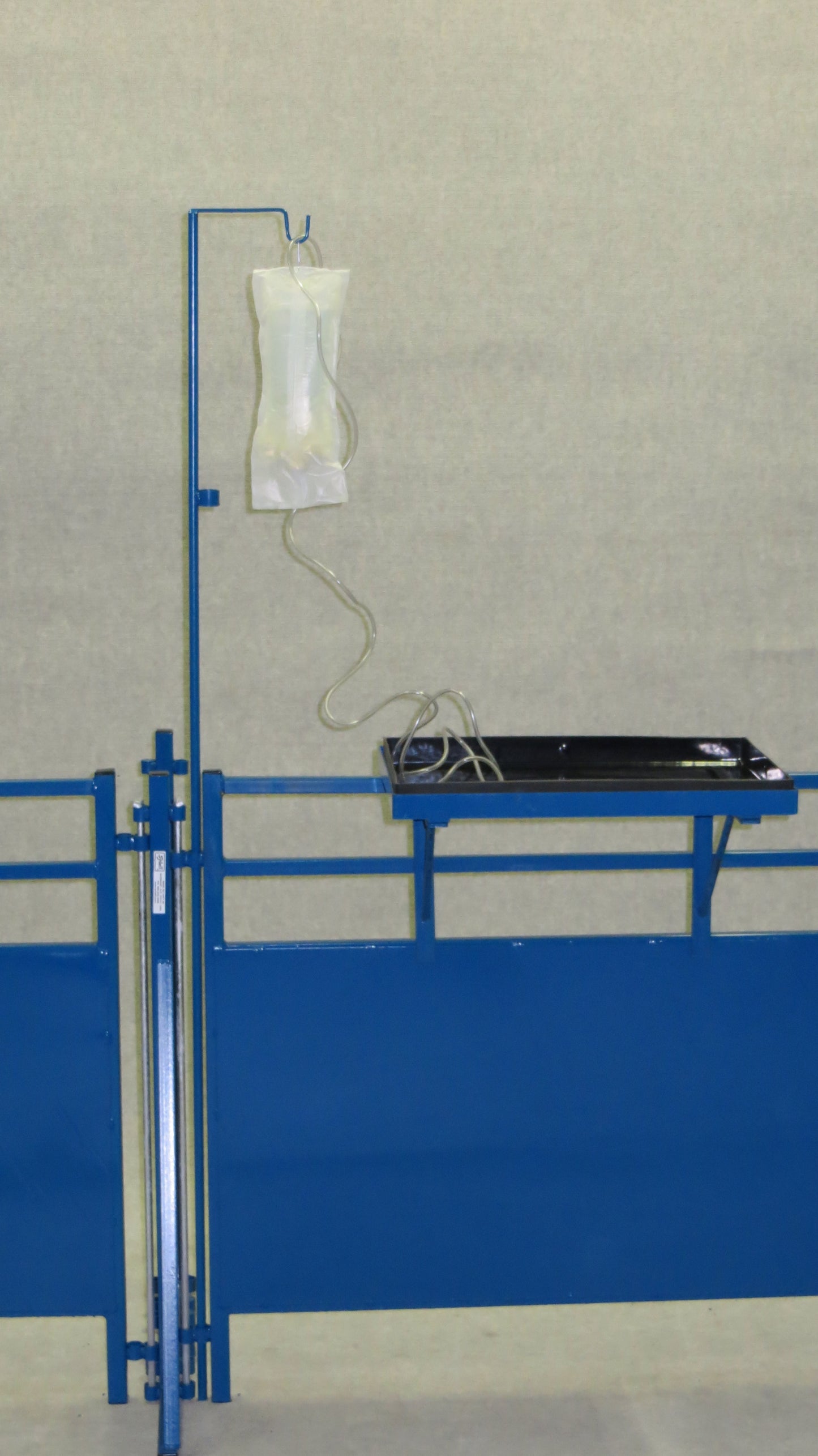 Sydell rope support for work stations and corrals for goat and sheep