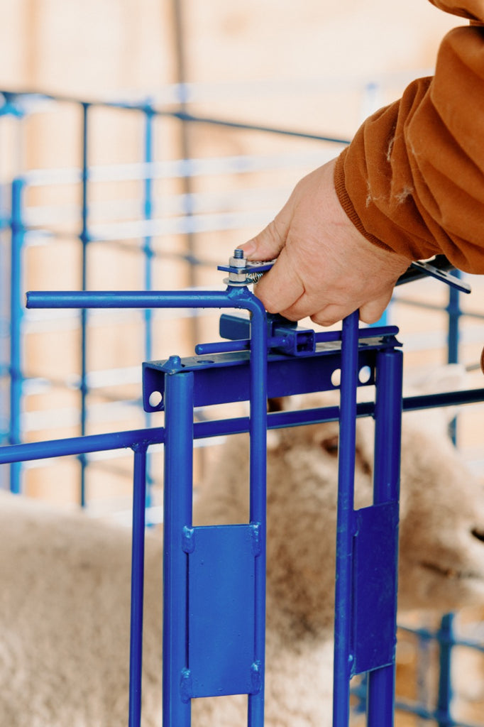 Ewe Headlock Fits 400 Panels (490) Sydell, Inc