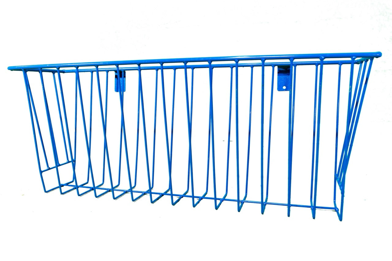 Sheep and goat grain feeder setup designed for safer handling and routine management