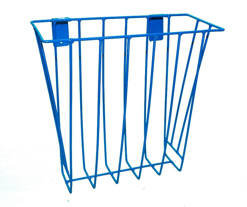 Sheep and goat grain feeder setup designed for safer handling and routine management
