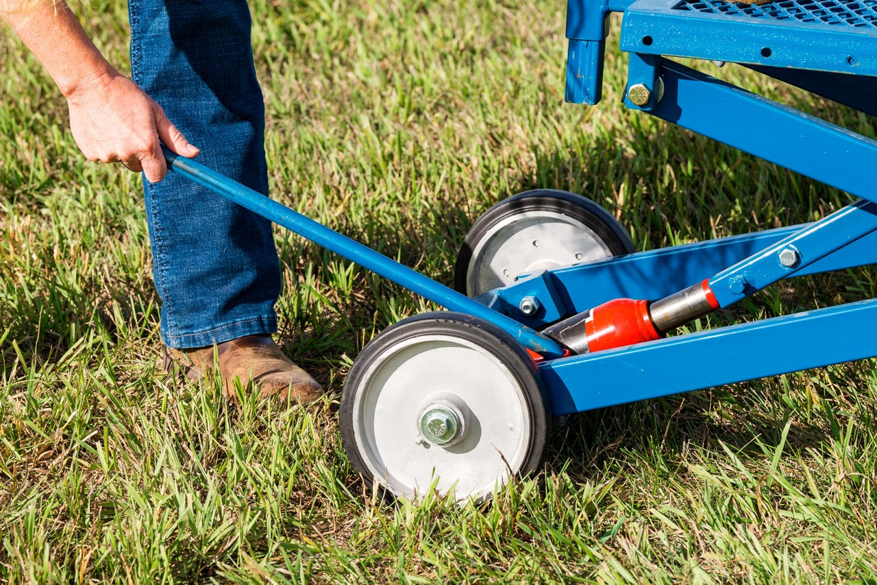 Detail view of fitting stand connection and adjustable components for sheep and goats