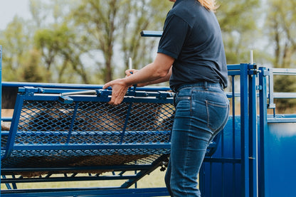 Sydell tilt table for goat and sheep care livestock equipment