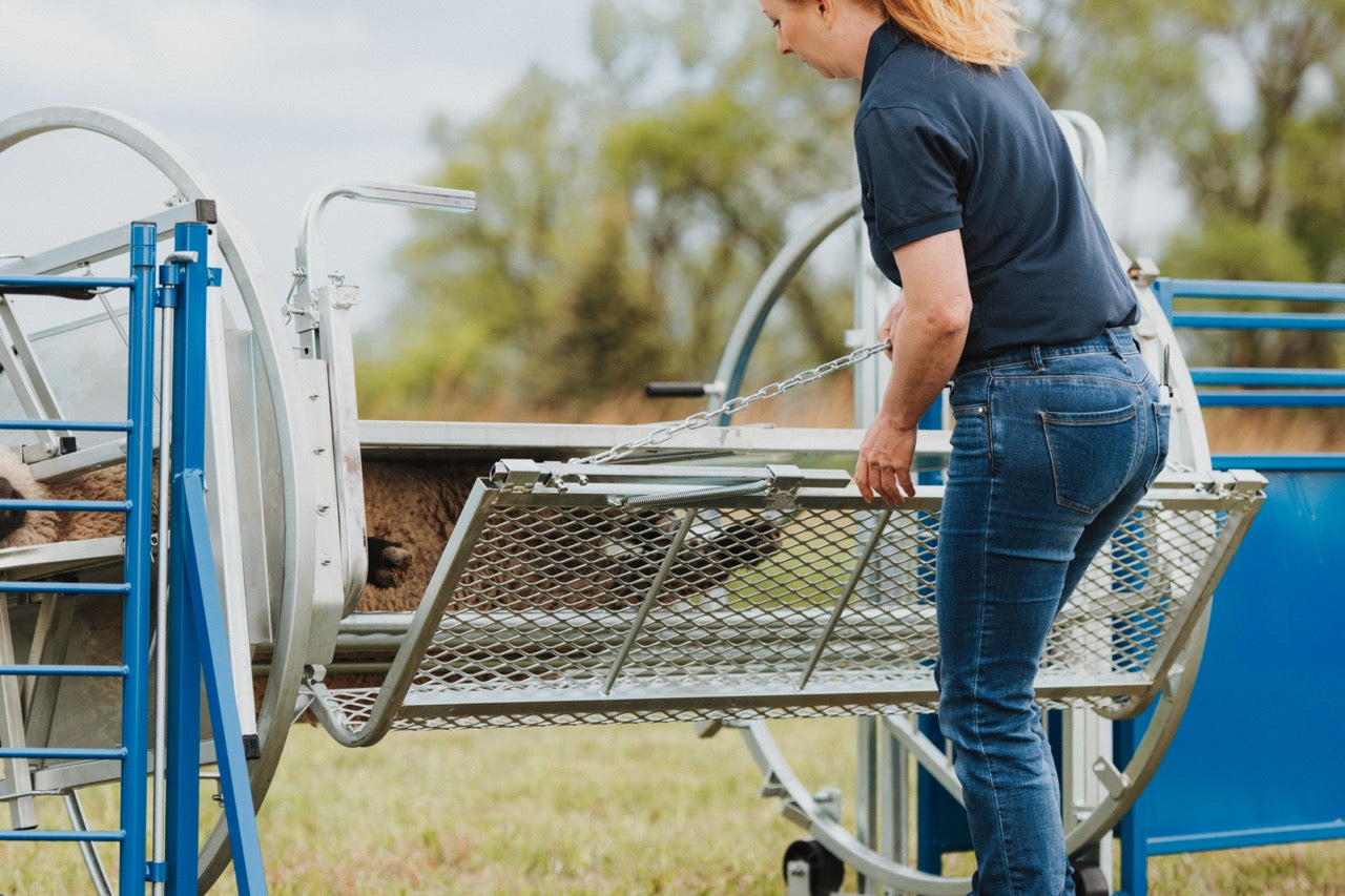 Sydell Deluxe Spin Doctor for tilting goats and sheep for hoof trimming sheep and goat equipment