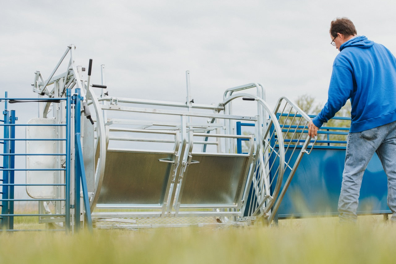 Sydell Deluxe Spin Doctor for tilting goats and sheep for hoof trimming sheep and goat equipment
