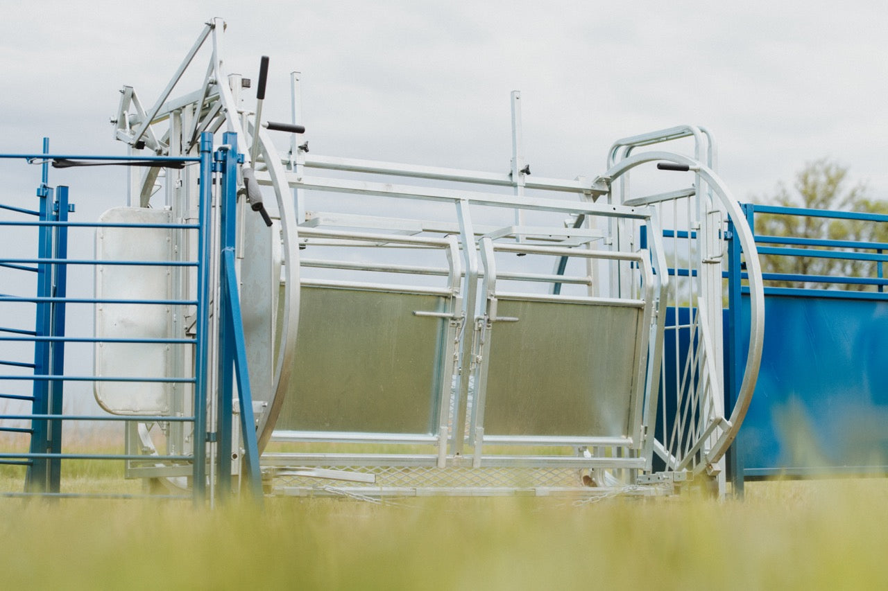 Sydell Deluxe Spin Doctor for tilting goats and sheep for hoof trimming sheep and goat equipment