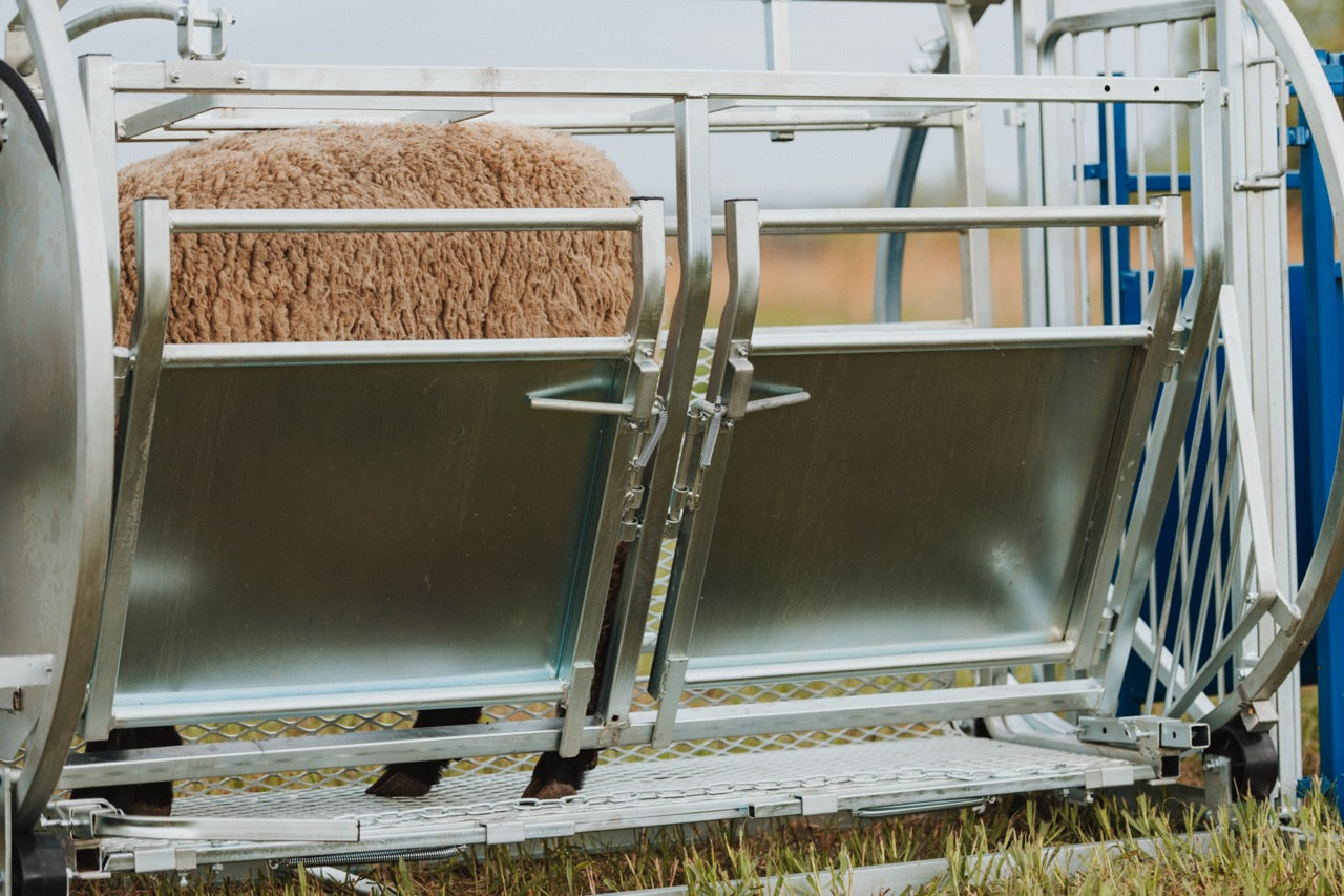 Sydell Deluxe Spin Doctor for tilting goats and sheep for hoof trimming sheep and goat equipment