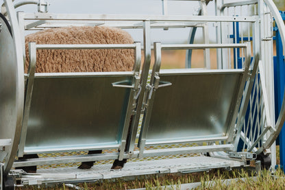 Sydell Deluxe Spin Doctor for tilting goats and sheep for hoof trimming sheep and goat equipment