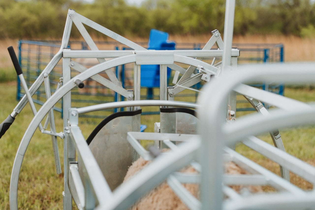 Sydell Deluxe Spin Doctor for tilting goats and sheep for hoof trimming sheep and goat equipment