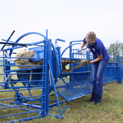 Deluxe Spin Doctor Sheep & Goat Hoof Trimming | Sydell  0938